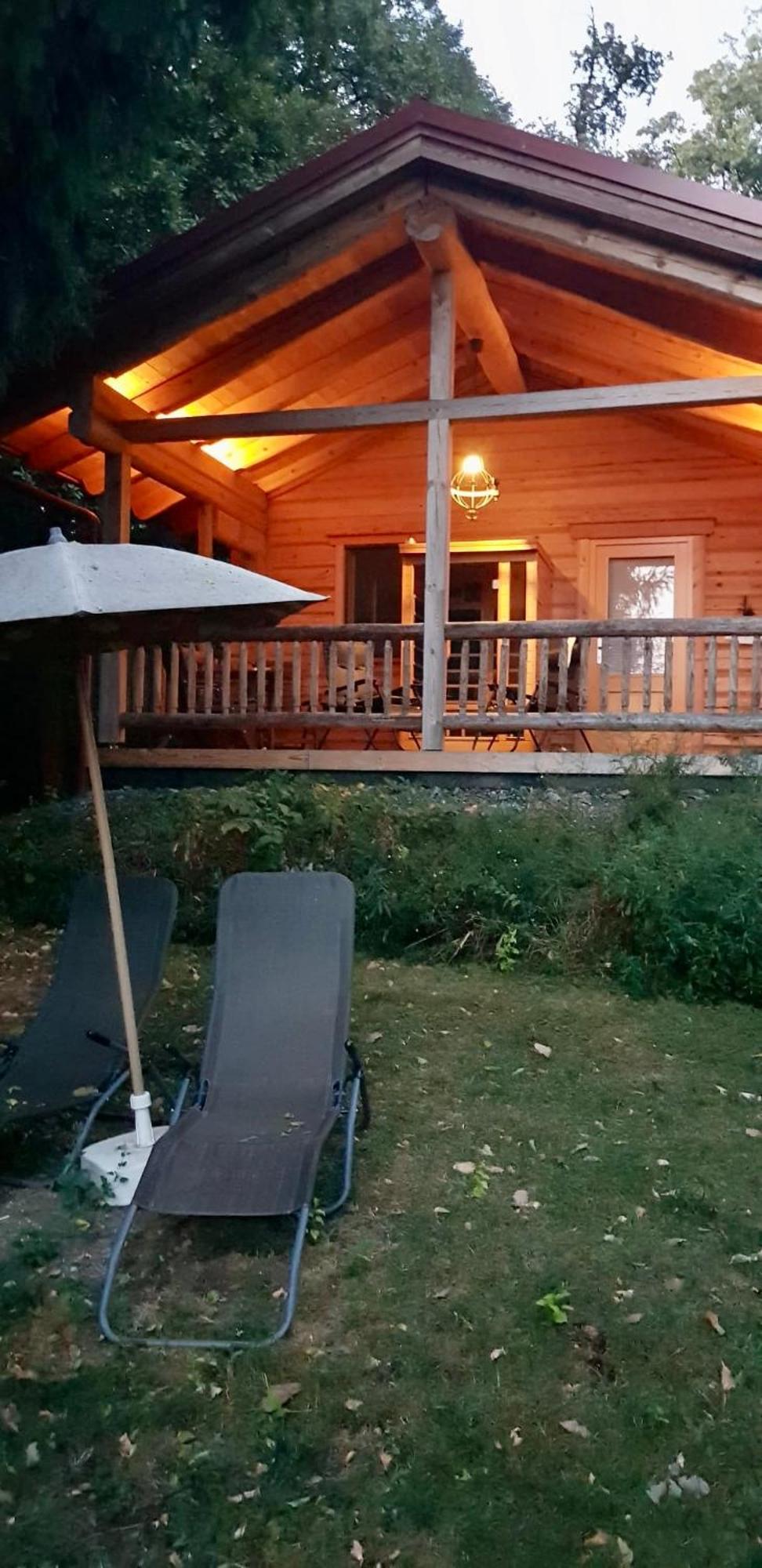 Blockhaus Chalet Mit Beheizbarem Badefass Und Infrarotsauna Auf Der Terrasse Oberschützen Exterior foto